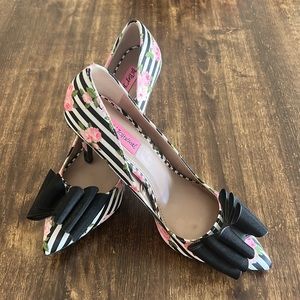 Betsy Johnson floral heels - size 6.5